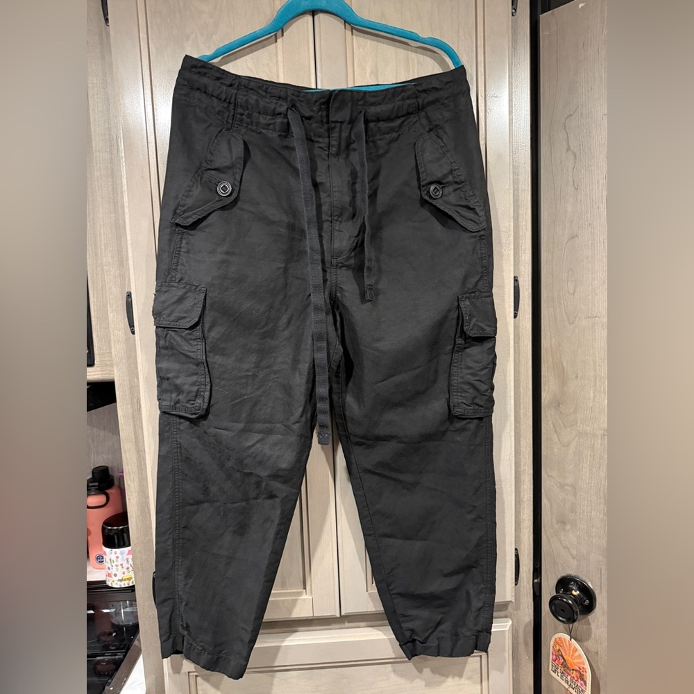 Women’s Vince Black Cargo Pants size medium in good used condition